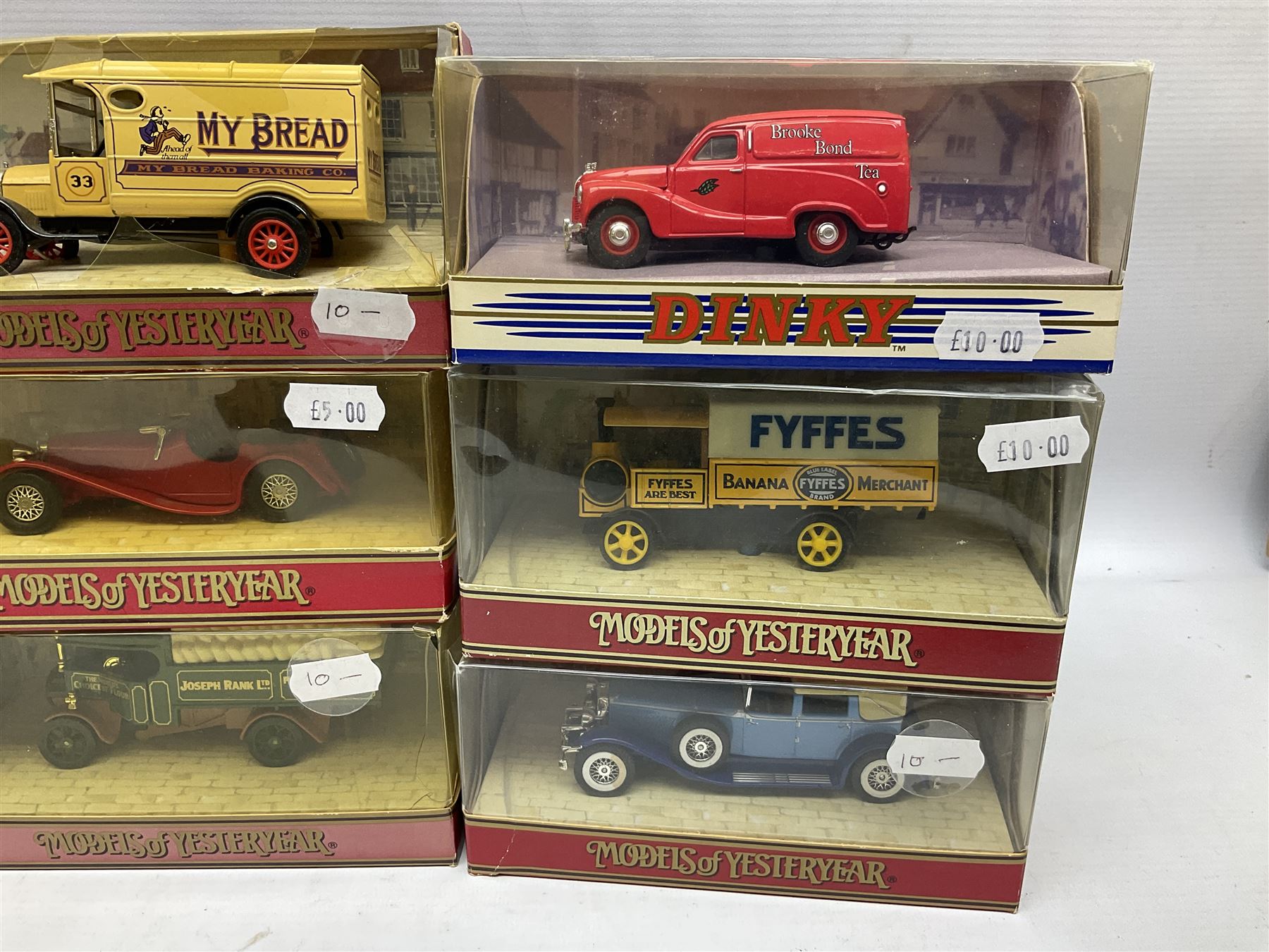 Matchbox - twelve Models of Yesteryear and two Dinky Collection die-cast models; all boxed; and quantity of unboxed Matchbox models 