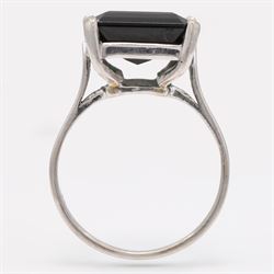 18ct white gold tourmaline ring, four claw set with an emerald cut green tourmaline of approx 6.95 carat, stamped 750