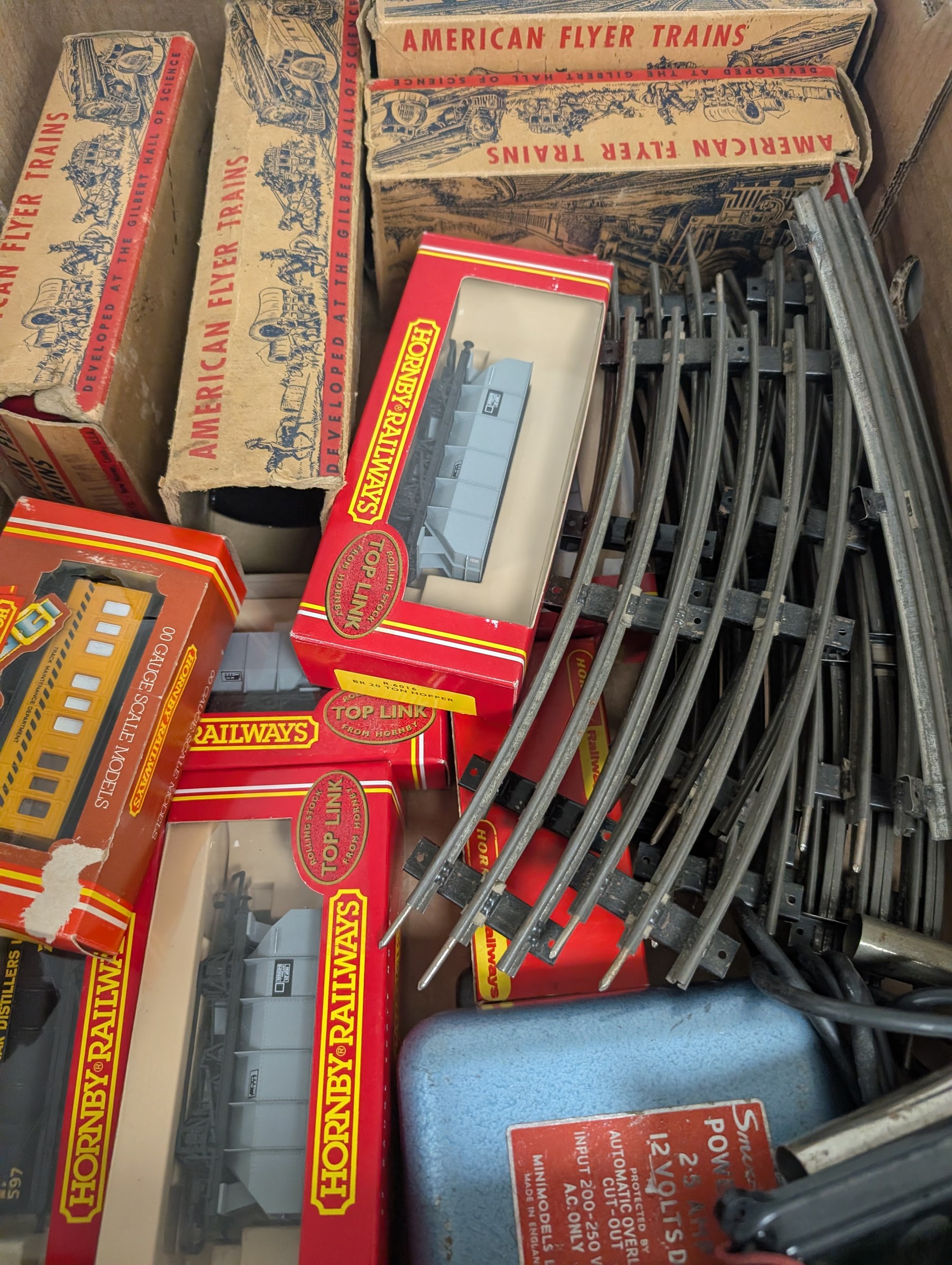 Hornby 00 gauge Flying Scotsman electric train set, American Flyer locomotive and rolling stock, Hornby wagons and other model railway accessories