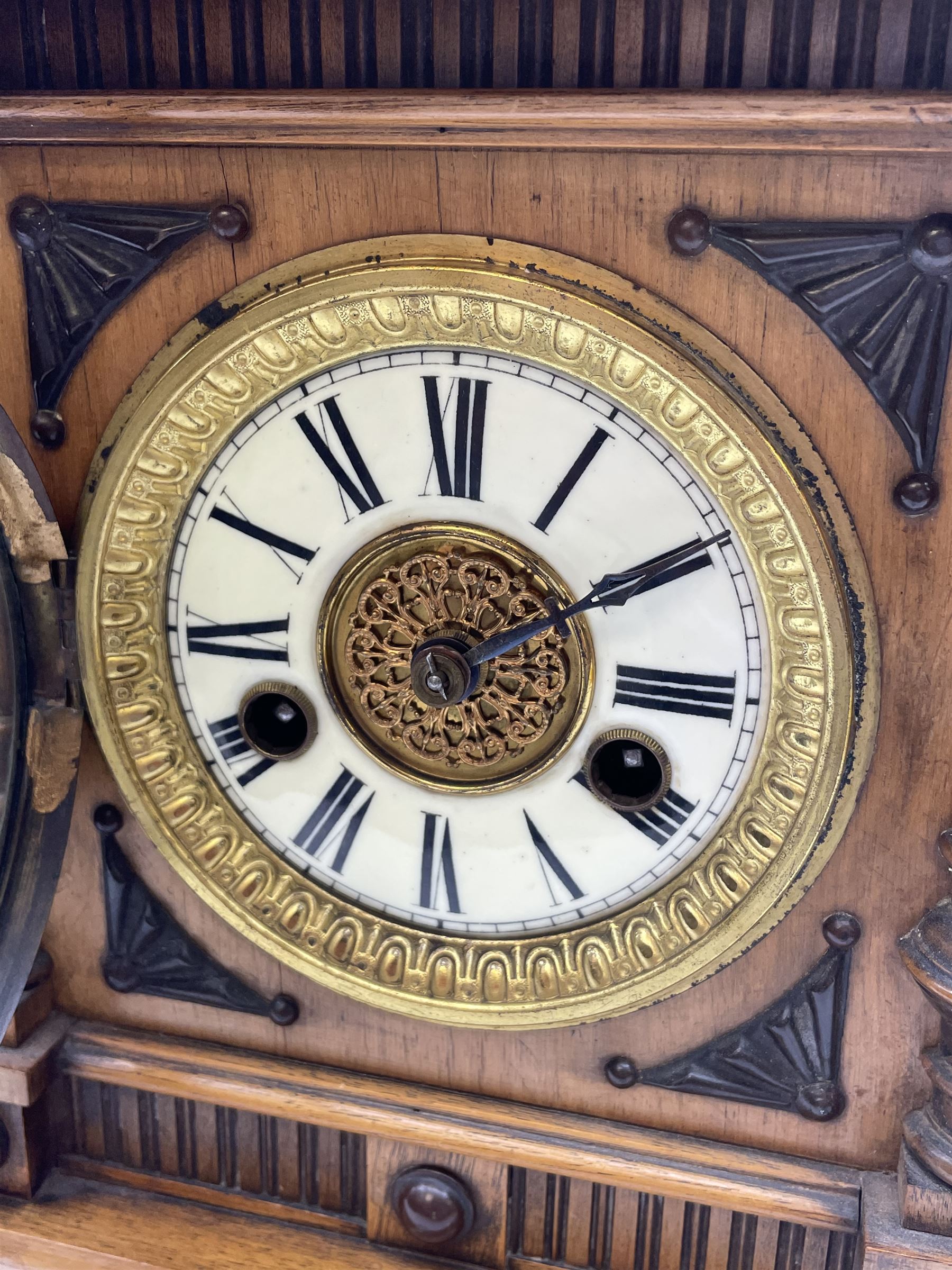 Late 19th century walnut cased  'Greenwich Clock' by W.E. Watts of Nottingham, No.13731, twin train movement striking the hours on coil