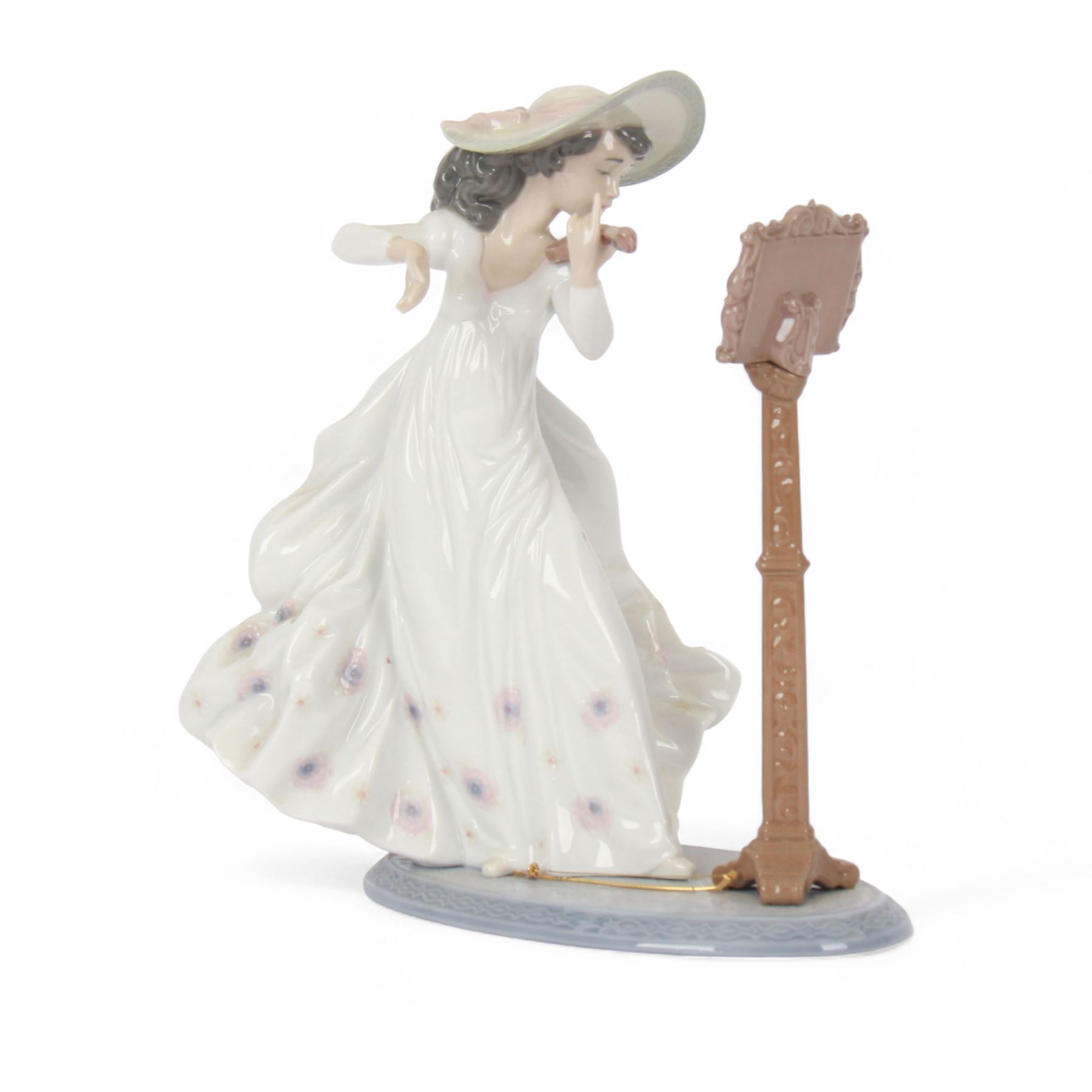 Lladro, Sweet Symphony, no 6243, figure of a girl playing the violin, H25cm