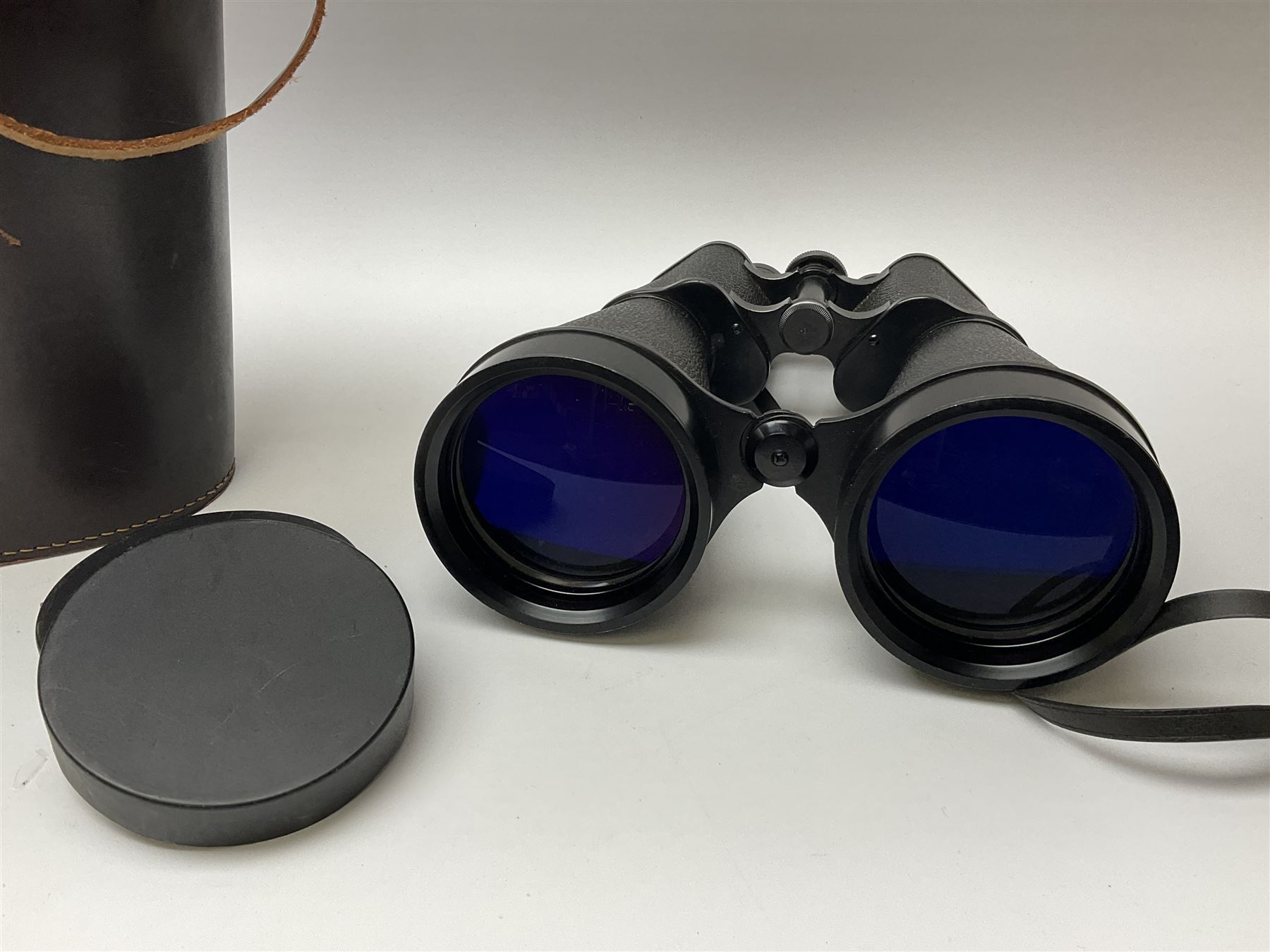 Hilkinson Comet binoculars, '15X80 Field 3.5 No.1576', housed in a 'Genuine Cowhide' carry case