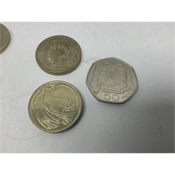Queen Elizabeth II United Kingdom dual dated 1992/1993 fifty pence coin, five old style two pound coins including 1989 'Bill of Rights' etc and an Isle of Man 2002 two pound coin (7)