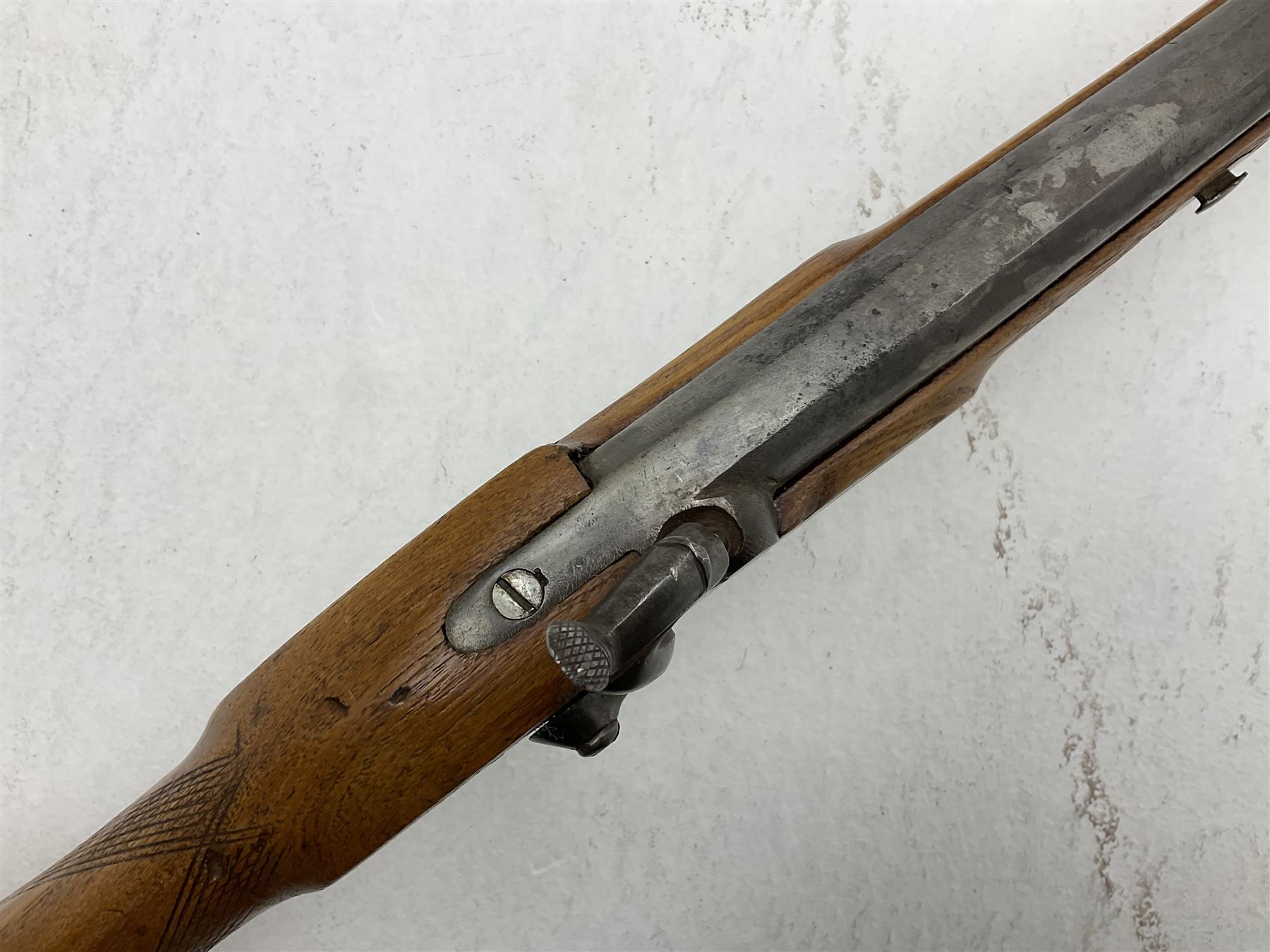 20th century Indian percussion musket, the 81cm octagonal barrel with under rib and ramrod, brass fittings including front and rear swivels, oak half stock with cheek piece and chequered pistol grip stamped 1589 L124.5cm overall