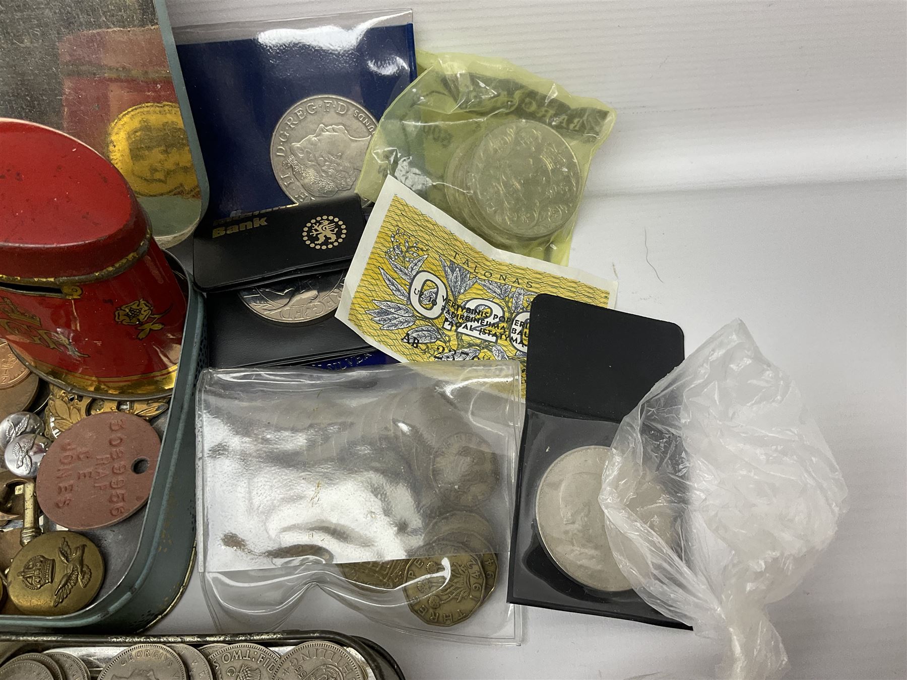 Great British and World coins, including George I 1723 farthing, Queen Victoria 1875 halfcrown, King George V one shilling, pre decimal coinage, commemorative crowns, United States of America 1921 Morgan dollar with soldered loop attached etc