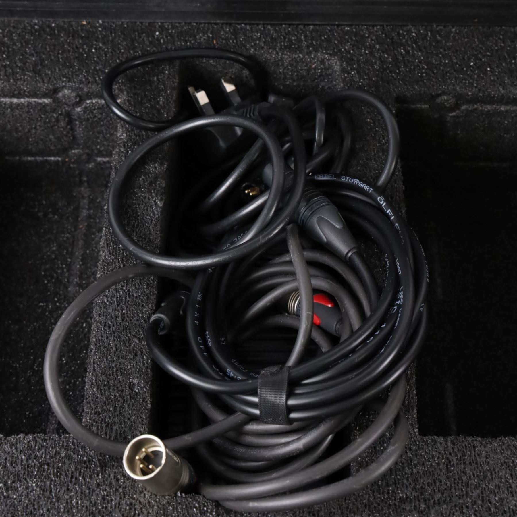 XB1-520 Block Battery Set, comprising two 14.4 volt 36Ah 520W block batteries, charger, two 4pin XLR cables and a D-Tap to 4pin cable