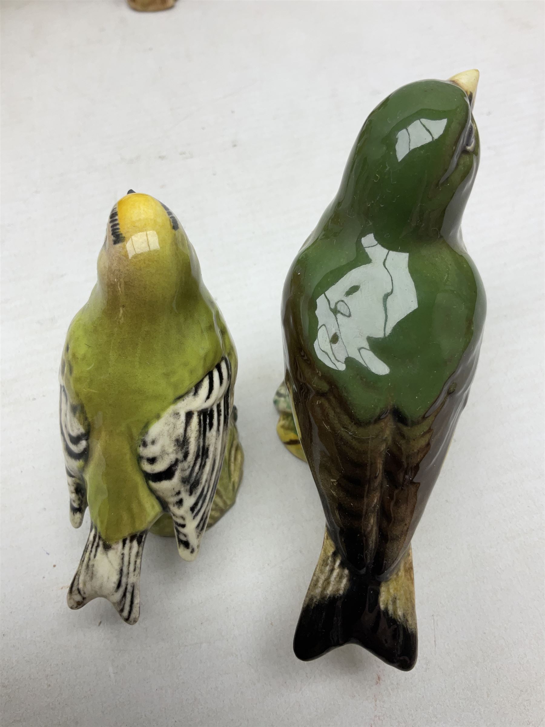 Group of Beswick figures of birds, comprising kingfisher no 2371, thrush no 2308, owl no 2026, and nine smaller bird figures to include greenfinch, wren etc