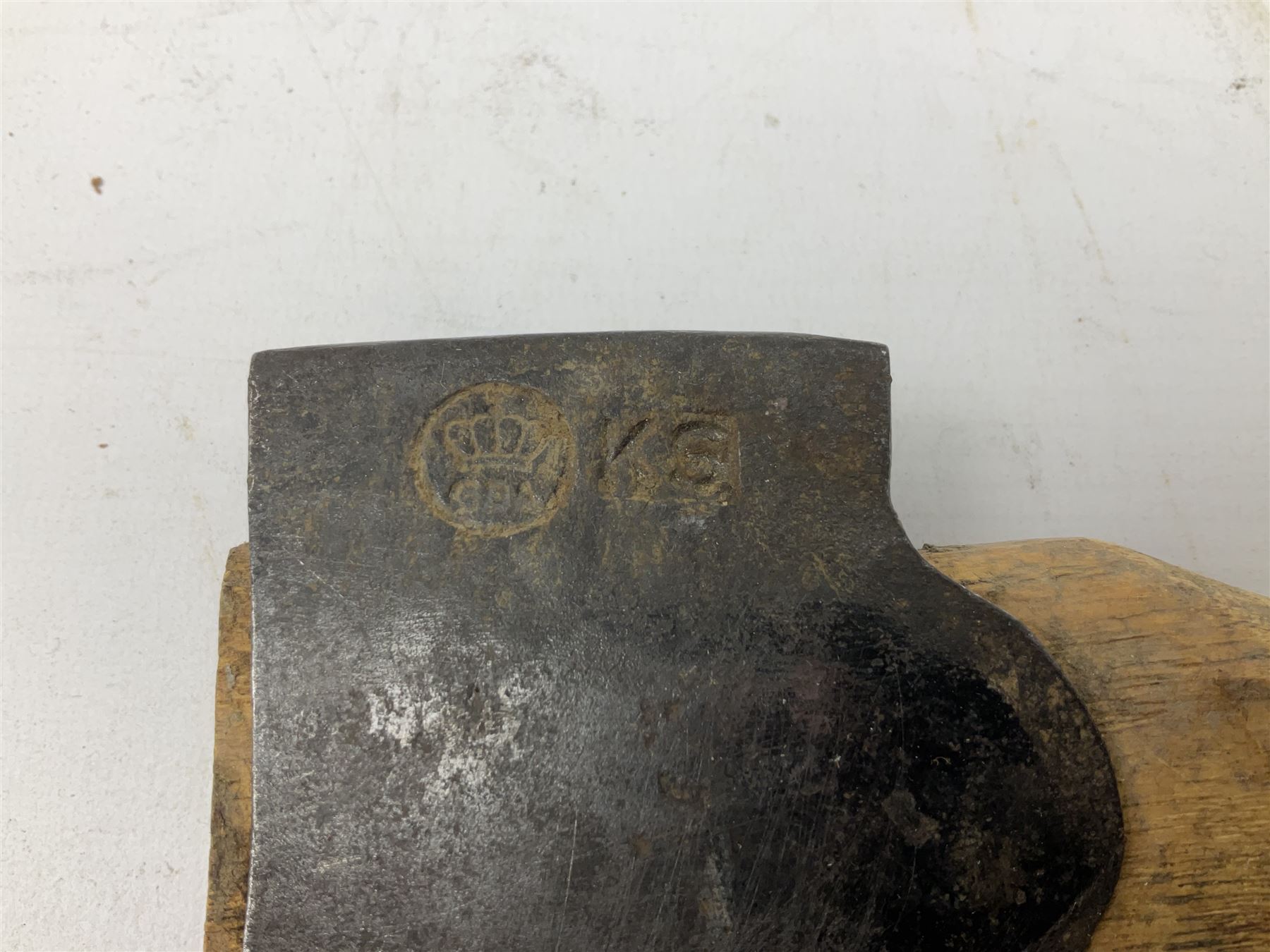 Gransfors Bruk Sweden carving axe, the head stamped both sides including smith's initials, on stamped hickory shaft, in leather sheath L43cm