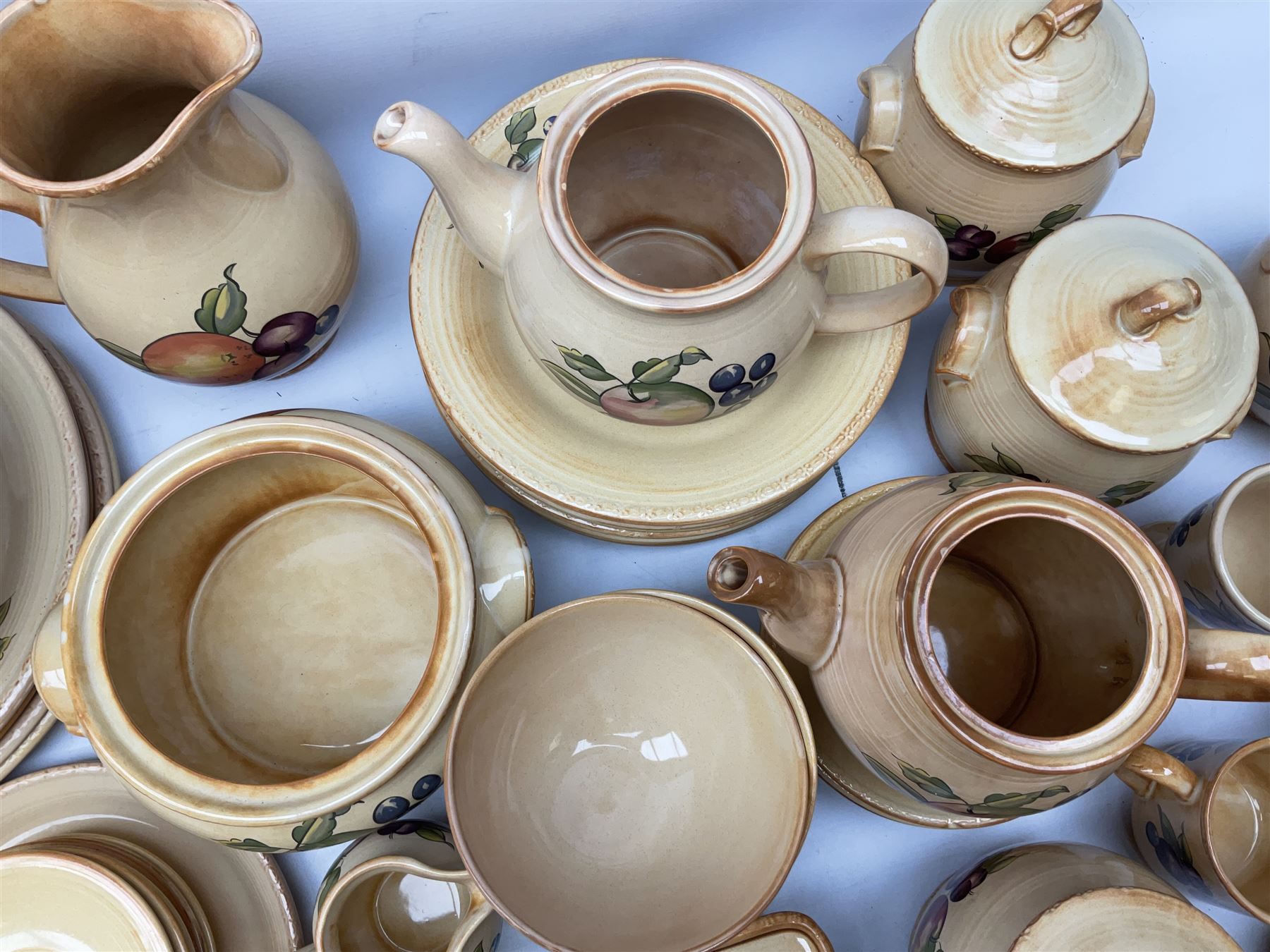 Hornsea Pottery Yeovil pattern part tea and dinner service, to include seven dinner plates, cheese dish and cover, water jug, four storage jars of various sizes etc (60) 