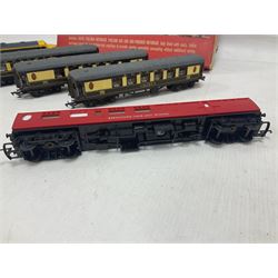 Hornby/Tri-Ang ‘00’ gauge - RS52 The Blue Pullman Electric Train Set comprising diesel pullman motorcar, parlour car and non-powered motorcar with a quantity of track; five further loose models comprising one diesel locomotive, three pullman coaches and one breakdown train unit (6) 