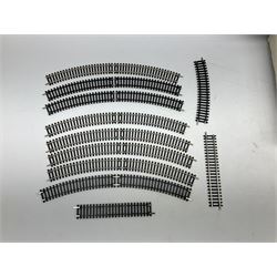 Hornby '00' gauge - Flying Scotsman boxed electric train set with No.4472 'Flying Scotsman' locomotive, three coaches and accessories