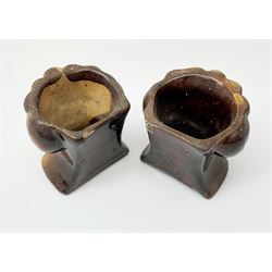 A pair of 19th century treacle glaze pottery sash window rests, H10.5cm. 