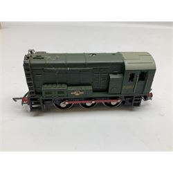Hornby Dublo - two-rail Deltic Diesel-Electric locomotive; 0-6-0 Diesel-Electric Shunting locomotive No.D3302; both boxed; and Class A4 4-6-2 locomotive 'Sir Nigel Gresley' No.7 with tender (3)