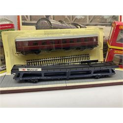 Tri-ang/Hornby '00' gauge - RS.606 Express Goods Set; boxed; eleven passenger coaches and twelve goods wagons (some boxed) by Hornby, Lima etc; and boxed Hornby Skaledale Station Building with platform