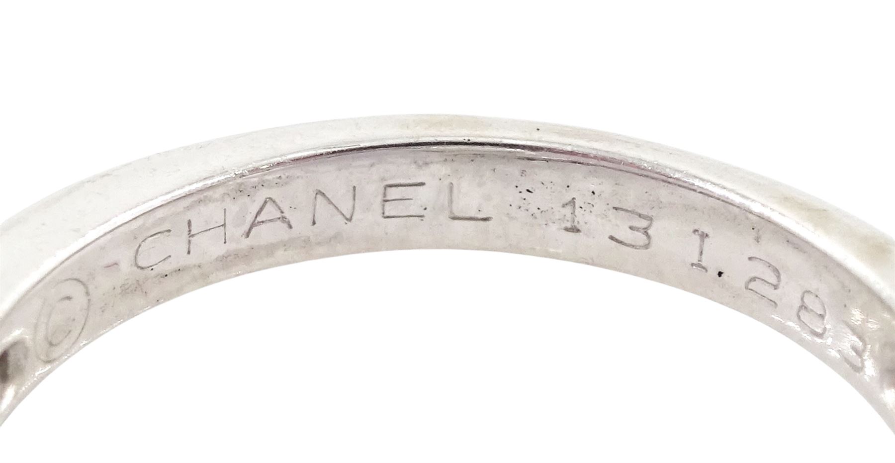 Chanel 18ct white gold pearl and diamond crossover ring, single cultured grey pearl, with pave set round brilliant cut diamond shoulders, hallmarked