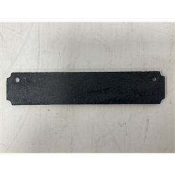 Cast Iron 'Grandads Workshop' sign, L20cm
