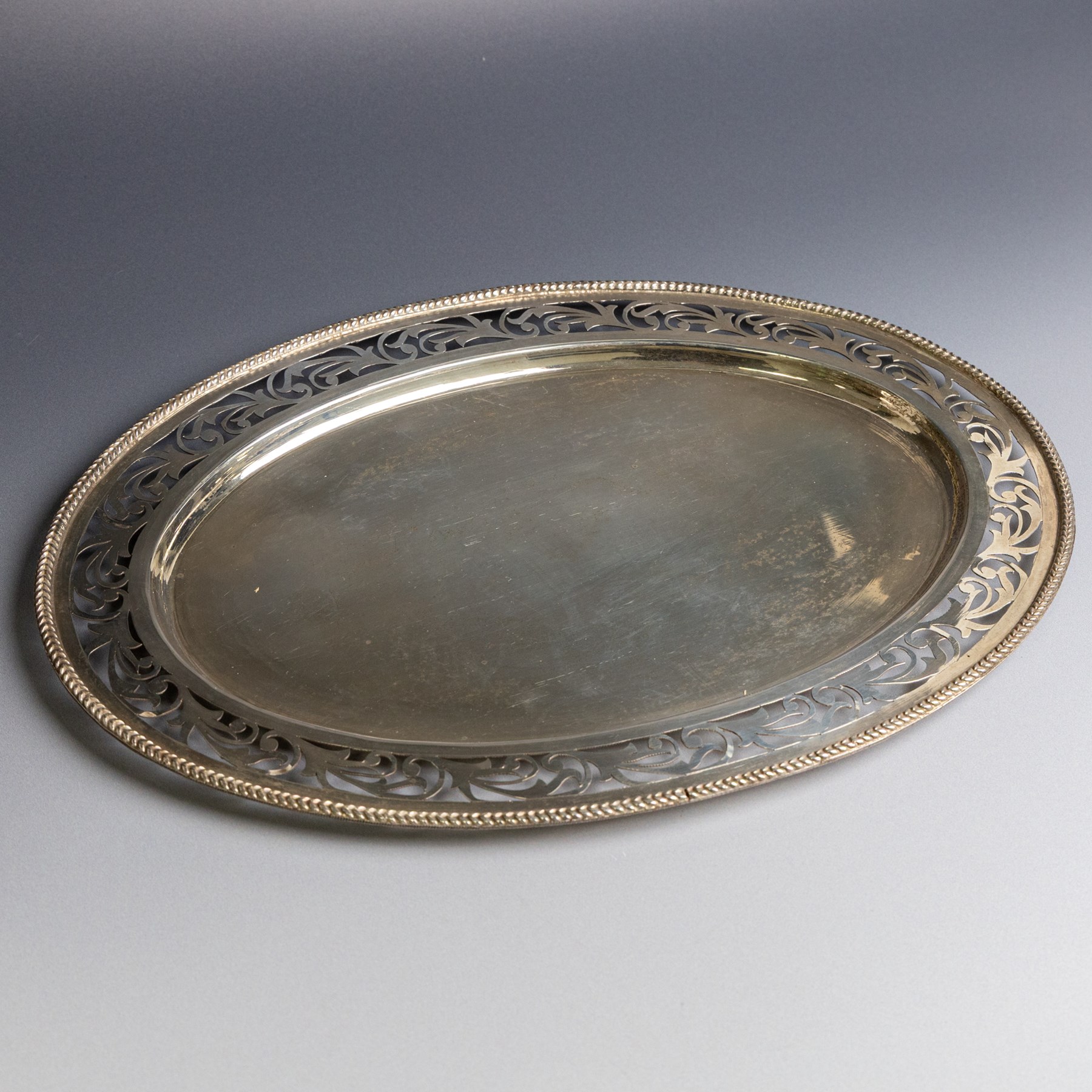 Indian silver waiter, of oval form with pierced foliate decoration, W31cm