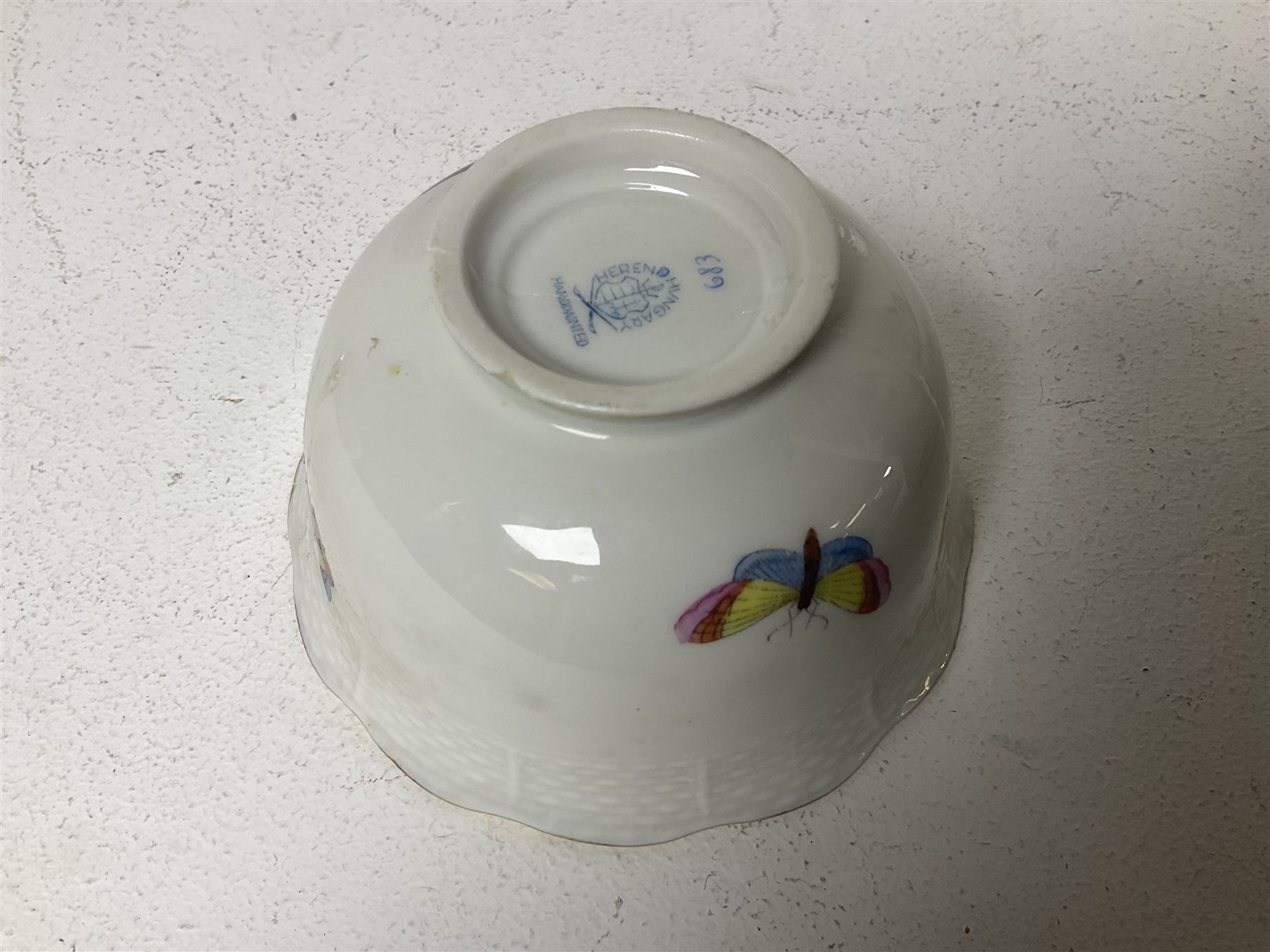 Herend of Hungary Rothschild bird pattern, part tea service, comprising two large teacups and saucers, two teacups and three saucers, milk jug, sugar bowl, five dessert plates and two side plates (18)