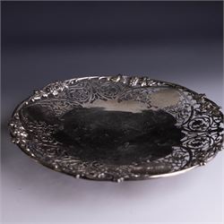 Mid 20th century silver dish, of circular form with pierced fruiting vine decoration, hallmarked Sheffield 1964, maker's mark SJR, D20.5cm