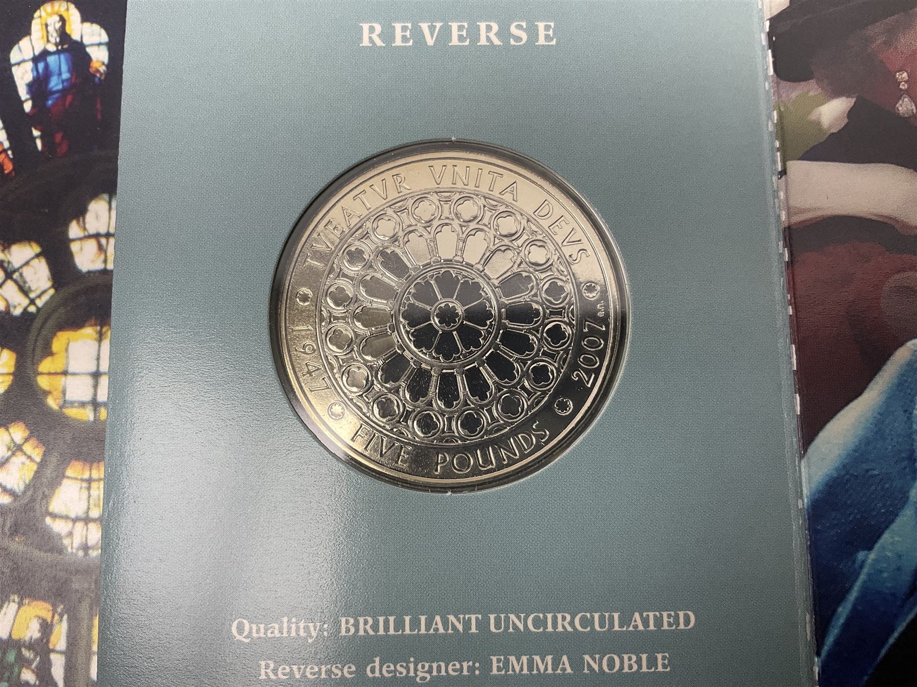 Seven Queen Elizabeth II United Kingdom five pound coins, including 2006 and 2007 in card folders, etc. 