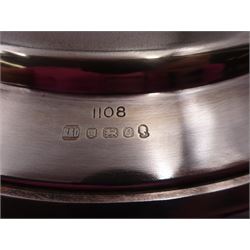 Modern limited edition silver plate, commemorating the Silver Jubilee of Her Majesty Queen Elizabeth II, designed by Pietro Annigoni, the circular plate engraved with the Queen in profile, no. 1108/2000, hallmarked Roberts & Dore, London 1977, with certificate of authenticity and contained within silk and velvet lined box, plate D22.6cm