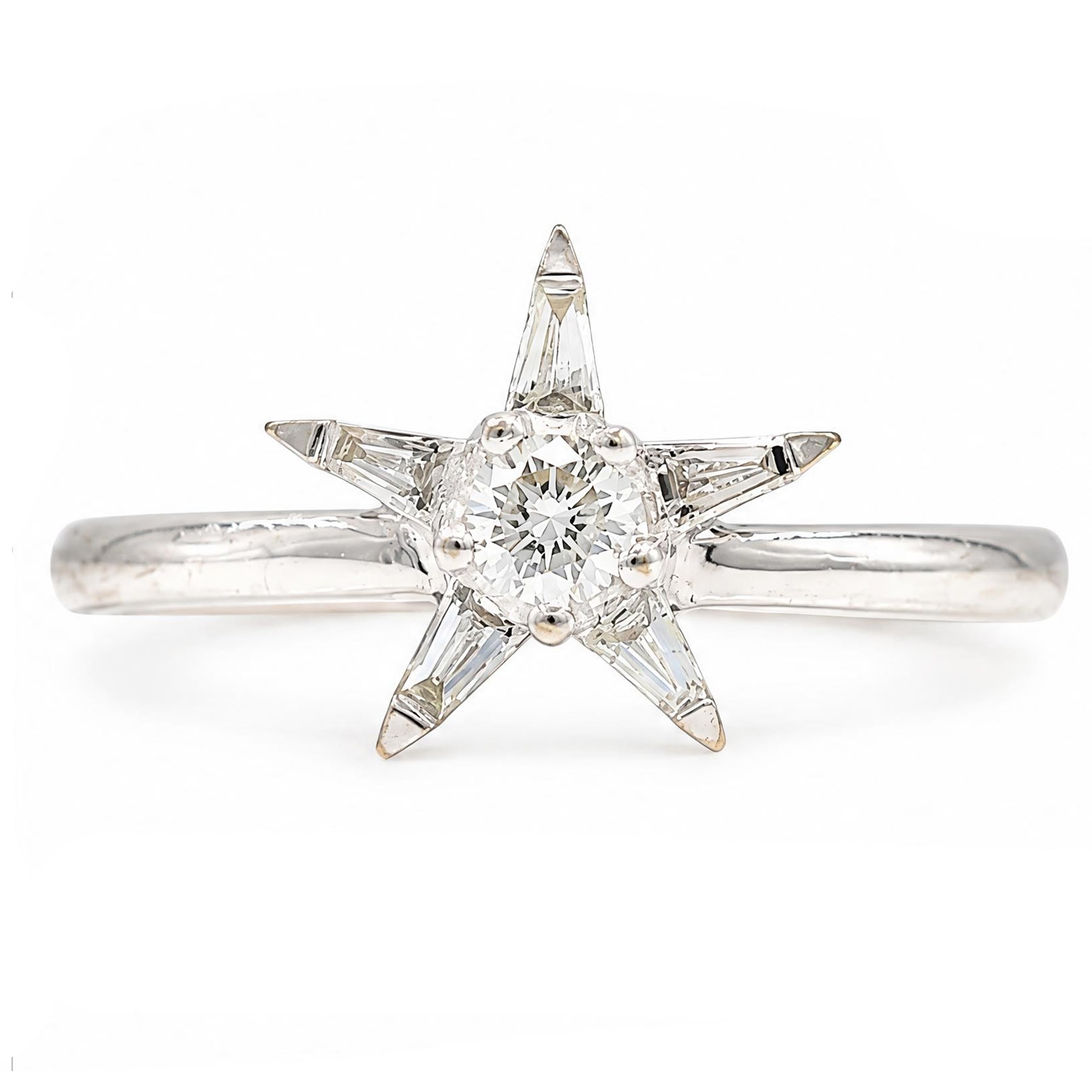 18ct white gold diamond star cluster ring, single round brilliant cut diamond, surrounded by five tapered baguette cut diamonds, stamped 750