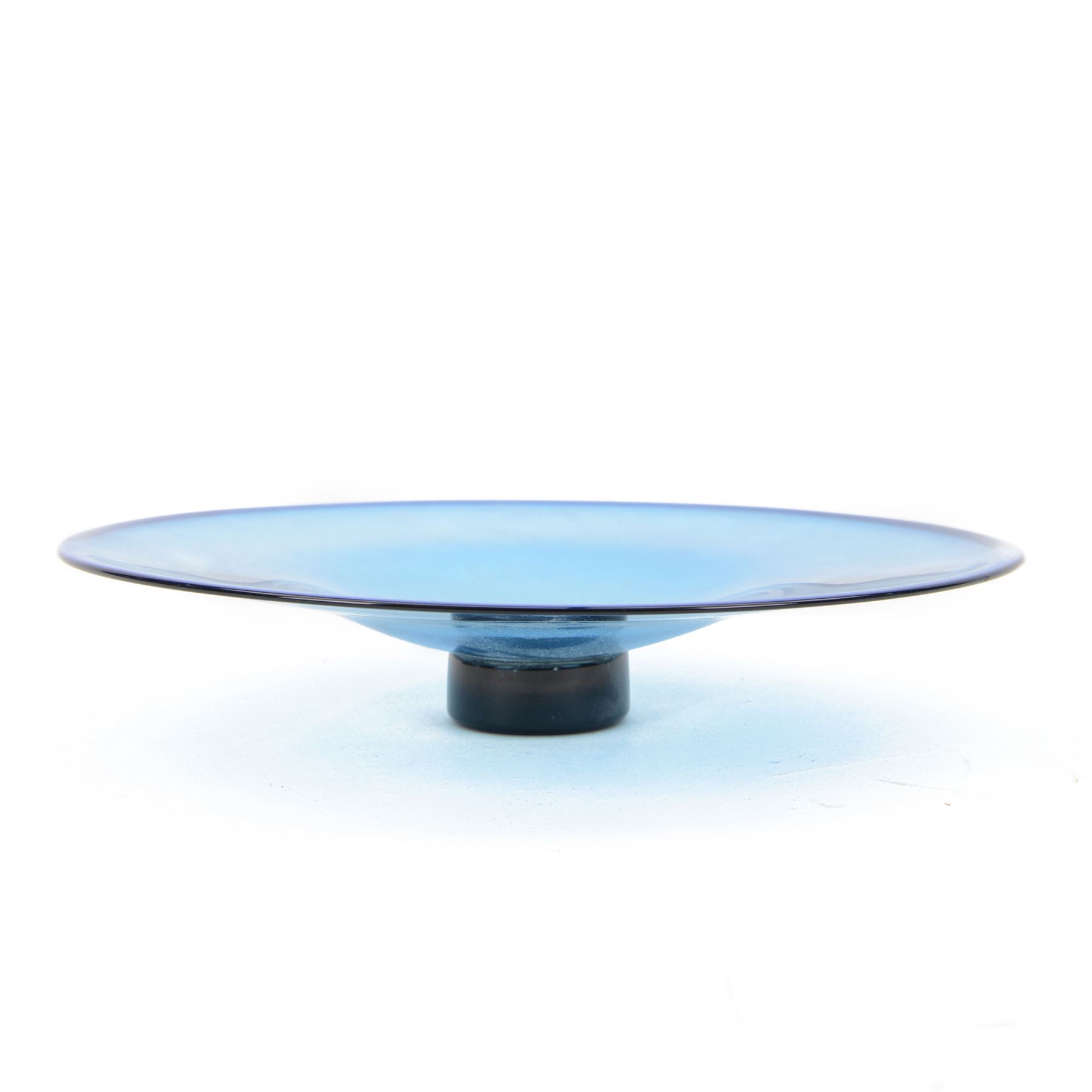Gillies Jones Rosedale blue glass plateau raised on a short pedestal foot, signed and dated '92, D32cm