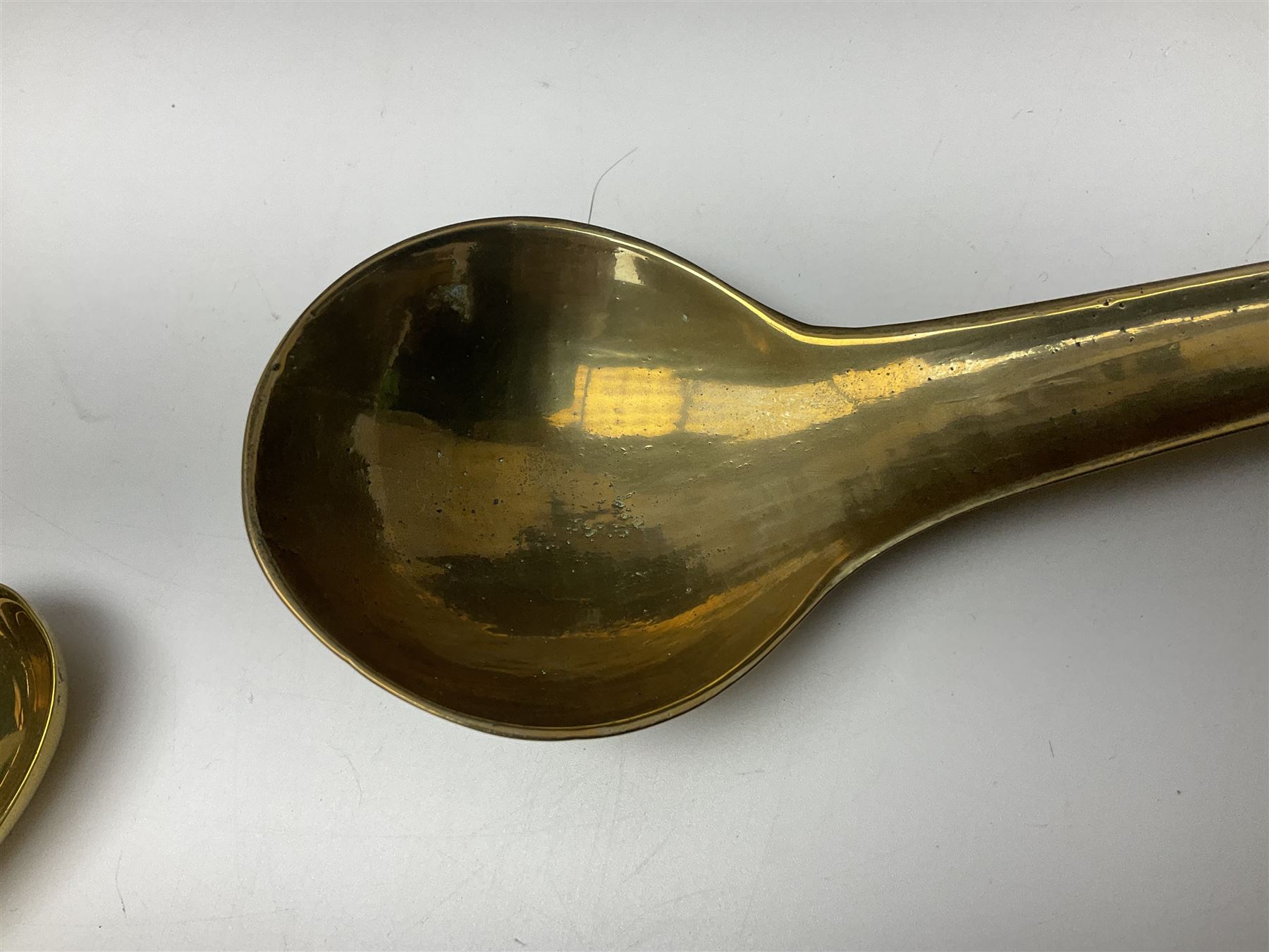 George III oak spoon rack and candle box, the rectangular backplate with shaped  pediment and two six aperture spoon racks, above a candlebox with hinged cover, with various brass spoons and a pair of brass candle snuffers, H56.5cm, W35cm, D14cm 