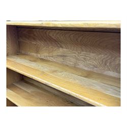 Contemporary French provincial design oak open bookcase, with projecting moulded cornice above a boarded back, fitted with four adjustable shelves, on bracketed plinth base