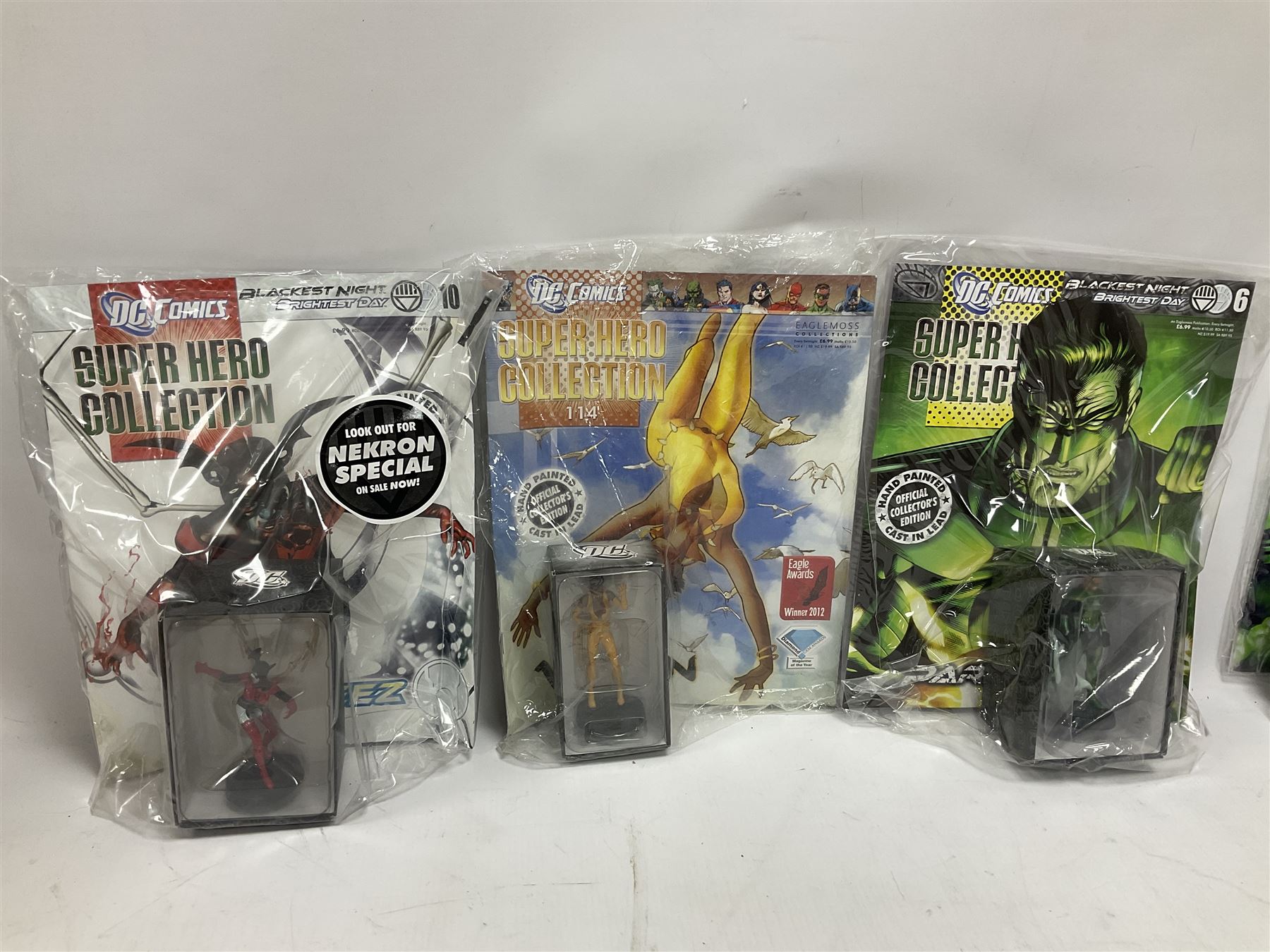 Eaglemoss DC Comics Super Hero Collection - sixteen magazines with models each as issued in unopened plastic bags (16)