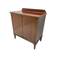 Edwardian inlaid mahogany side cabinet, raised back, the edge inlaid with chequerboard satinwood decoration, two panelled cupboards with banding and ebony stringing enclosing single shelf over four dividers