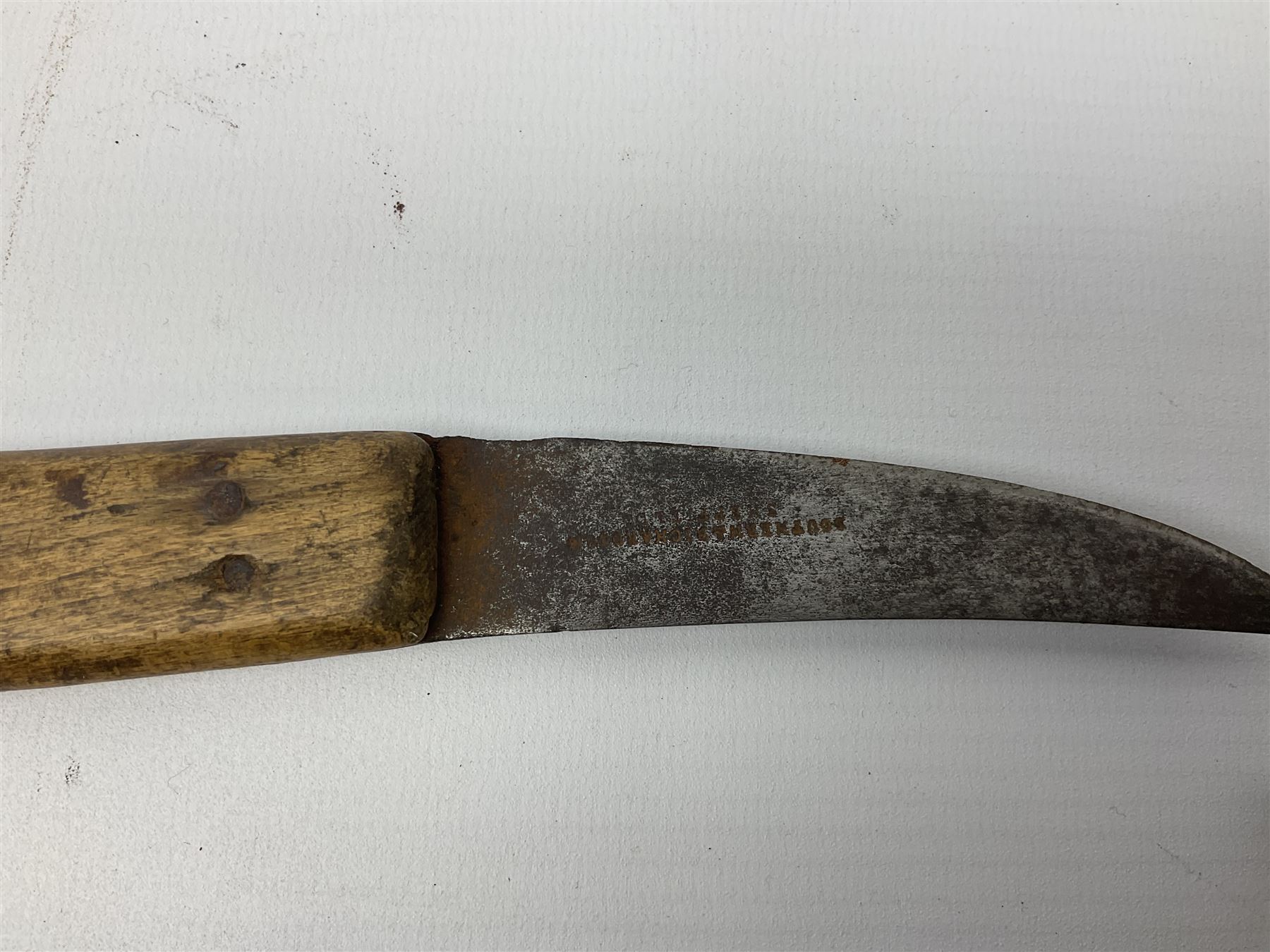Veterinary fleams and other tools together with various veterinary books, including Hewthorn's Veterinary Guide, Farms and Farming - Vince, Veterinary Practice at Home, etc., and a collection of folding pocket knives, pen knives, hunting knife, etc.