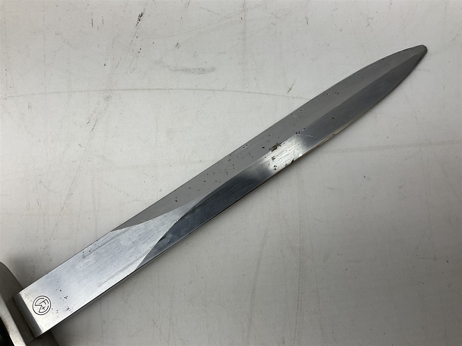 Swiss Model 1957 SIG rifle bayonet by Wenger with 23.5cm steel blade numbered 350857; in plastic scabbard with leather frog stamped GSCH 85 L38cm overall; and Egyptian Hakim rifle bayonet with the same script number to the grip and steel scabbard (2)