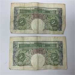 Banknotes including four Bank of England O'Brien one pound notes 'Y52J', 'T44J', 'T92J' and 'S23J', various ten shillings, two Somerset ten pounds 'CU20' and 'AW12', Page one pound notes, Bank of Scotland and other Scottish one pound notes etc