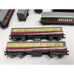 Hornby Dublo - fourteen passenger coaches including Southern Suburban Stock, Gresley Stock, Stanier Stock etc; and TPO Mail Van; all unboxed (15)