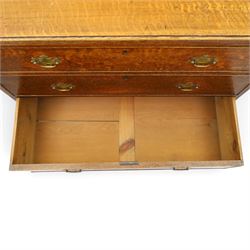 18th century oak straight-front chest, rectangular caddy-top with reeded edge, fitted with three graduating cock-beaded drawers, raised on bracket feet