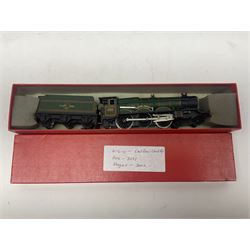 Hornby Dublo - 3-rail Castle Class 4-6-0 locomotive 'Ludlow Castle' No.5002 in lined BR green; in modern unassociated plain red  box