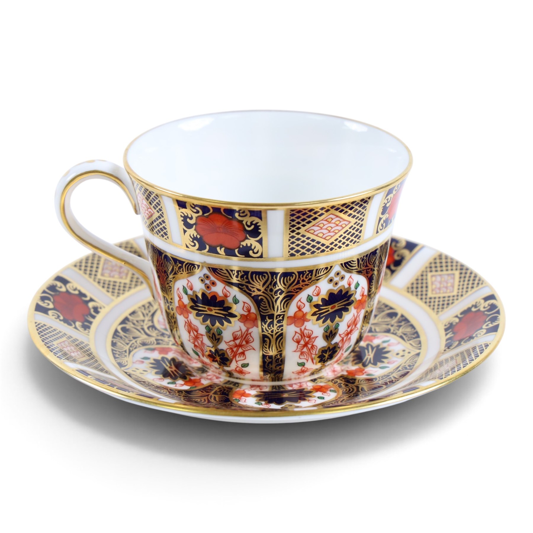 Set of six Royal Crown Derby Old Imari 1128 pattern set of six teacups, saucers and tea plates