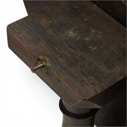 19th century elm tripod table, circular plank top construction tilt-top, raised on a turned column, supported on cabriole legs 