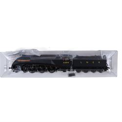 Hornby 00 Gauge no.R3441 NE Class A4 4-6-2 'Sir Murrough Wilson' locomotive and tender no. 4499, boxed