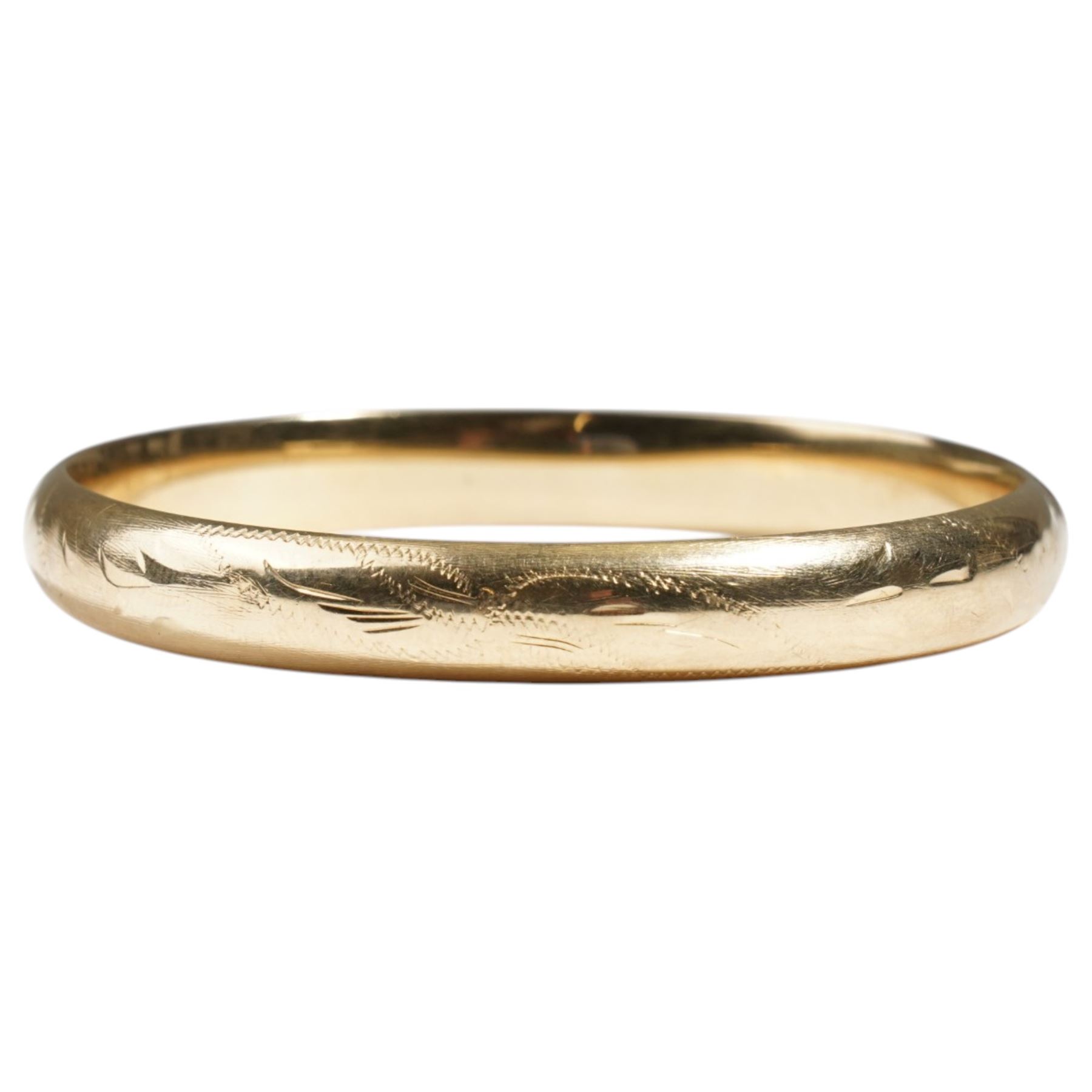 14ct gold hinged bangle with engraved decoration
