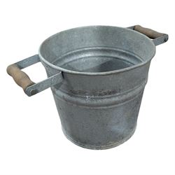 Twelve florists tubs with wooden handles, each H22cm (12)

