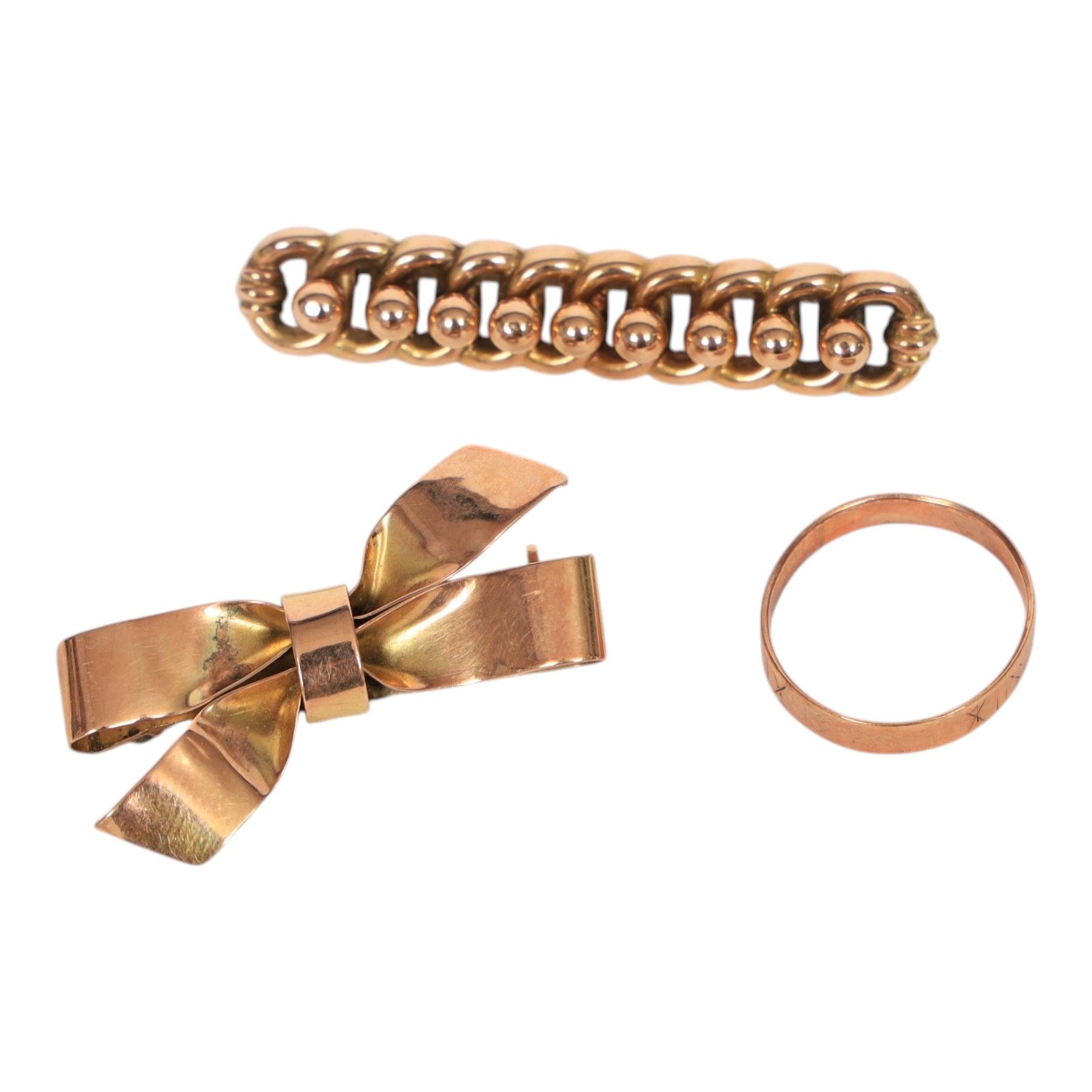 9ct gold jewellery, comprising two brooches and a ring, all stamped or hallmarked