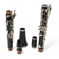 Yamaha 250 Bb clarinet serial no. 401808, with a resin body and chrome keys, in a velvet lined and padded hard case