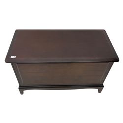 Stag - Minstrel range mahogany three drawer chest, pair of matching bedside stands and blanket box