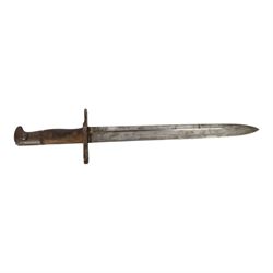 WWI Swiss 1918 pattern bayonet, with ricasso stamped 'NEUHAUSEN SIG', with metal scabbard, L44cm 