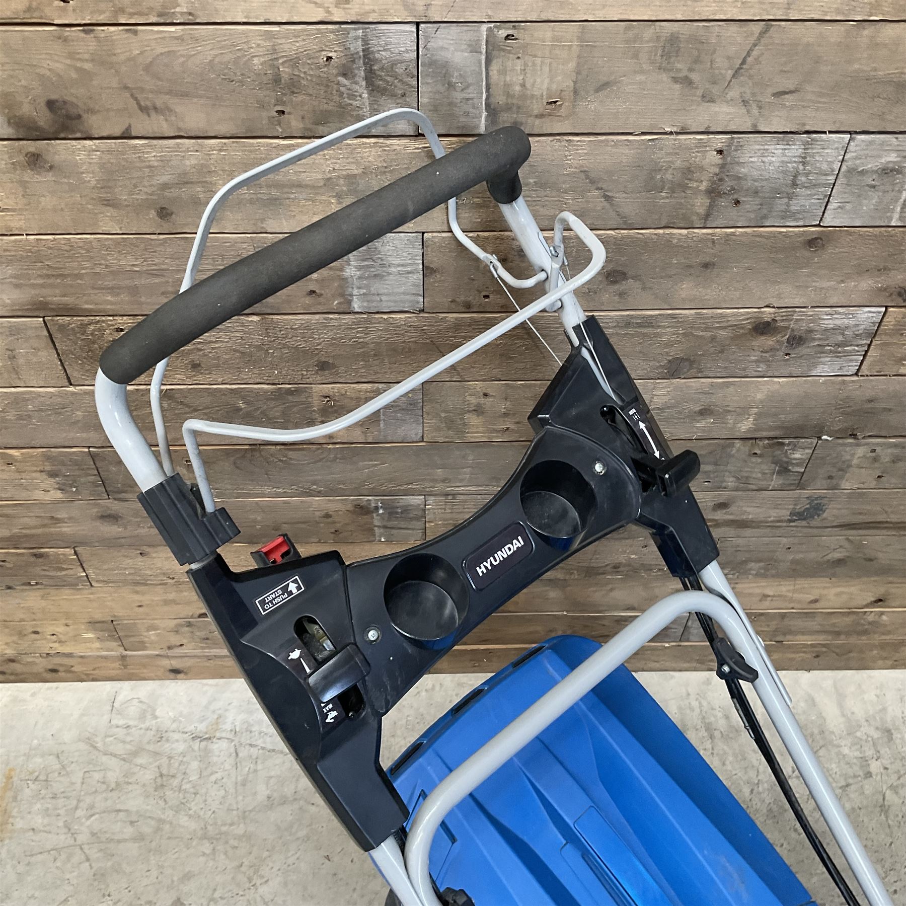 Hyundai HYM530SPER electric start petrol lawnmower