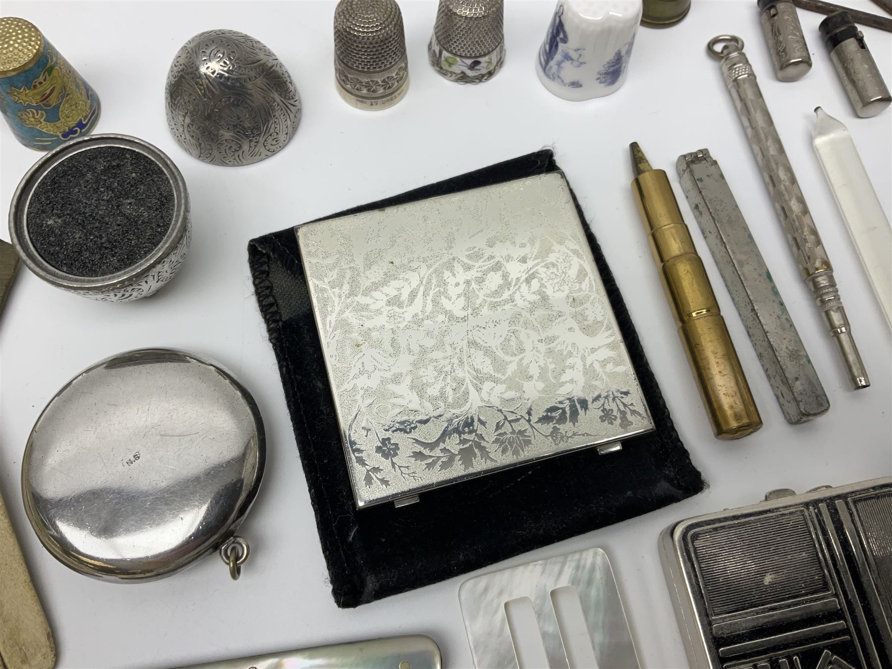 Pair of Wedgewood jasperware unicorn cufflinks, silver handled part manicure set, enamel flip notebook, dolls leather gloves, Stratton compact, and a collection of sewing accessories including thimbles, button hooks, thimble holder, scissors etc 