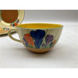 Clarice Cliff Bizarre Crocus pattern teacup trio, together with side plate, D17cm, all with stamped factory marks beneath (4)