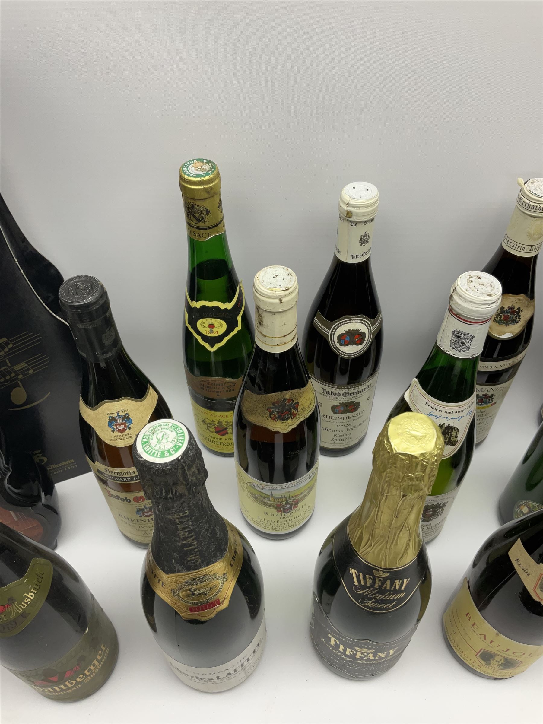 Mixed alcohol including Tiffany sparkling British wine 75cl, 8.5%vol, Les Brillesoleil de Julien Damoy Cotes Du Roussillon 70cl, Pieroth Blu 1991 Qualitatswein Nahe 750ml, 9.5%vol etc, various contents and proofs, 21 bottles